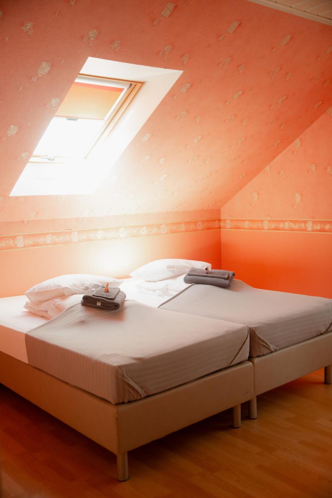 Konrad Family Guesthouse Kuressaare Buitenkant foto