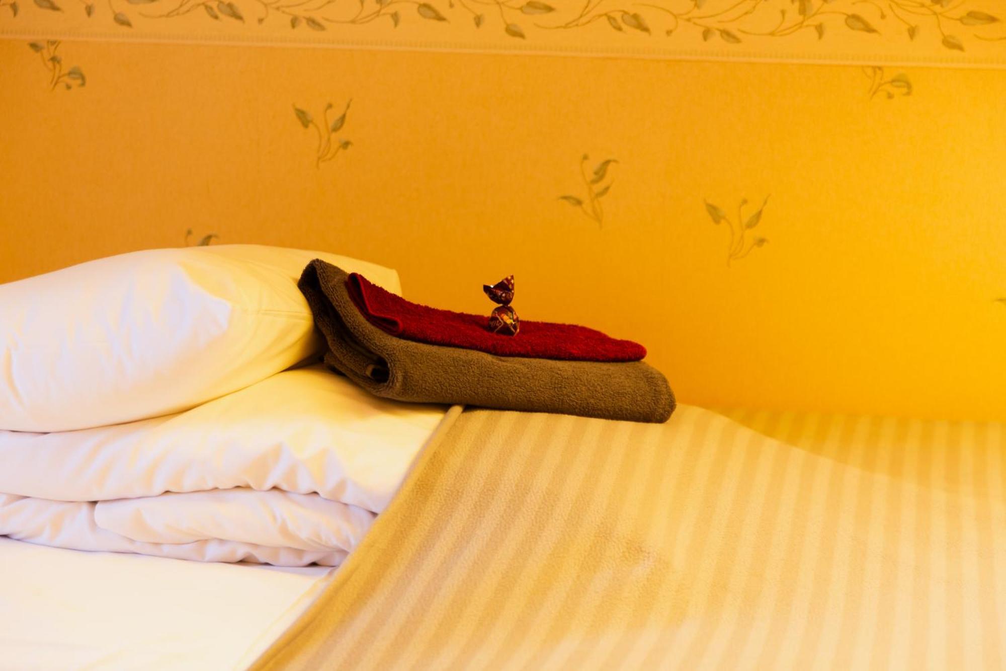 Konrad Family Guesthouse Kuressaare Kamer foto