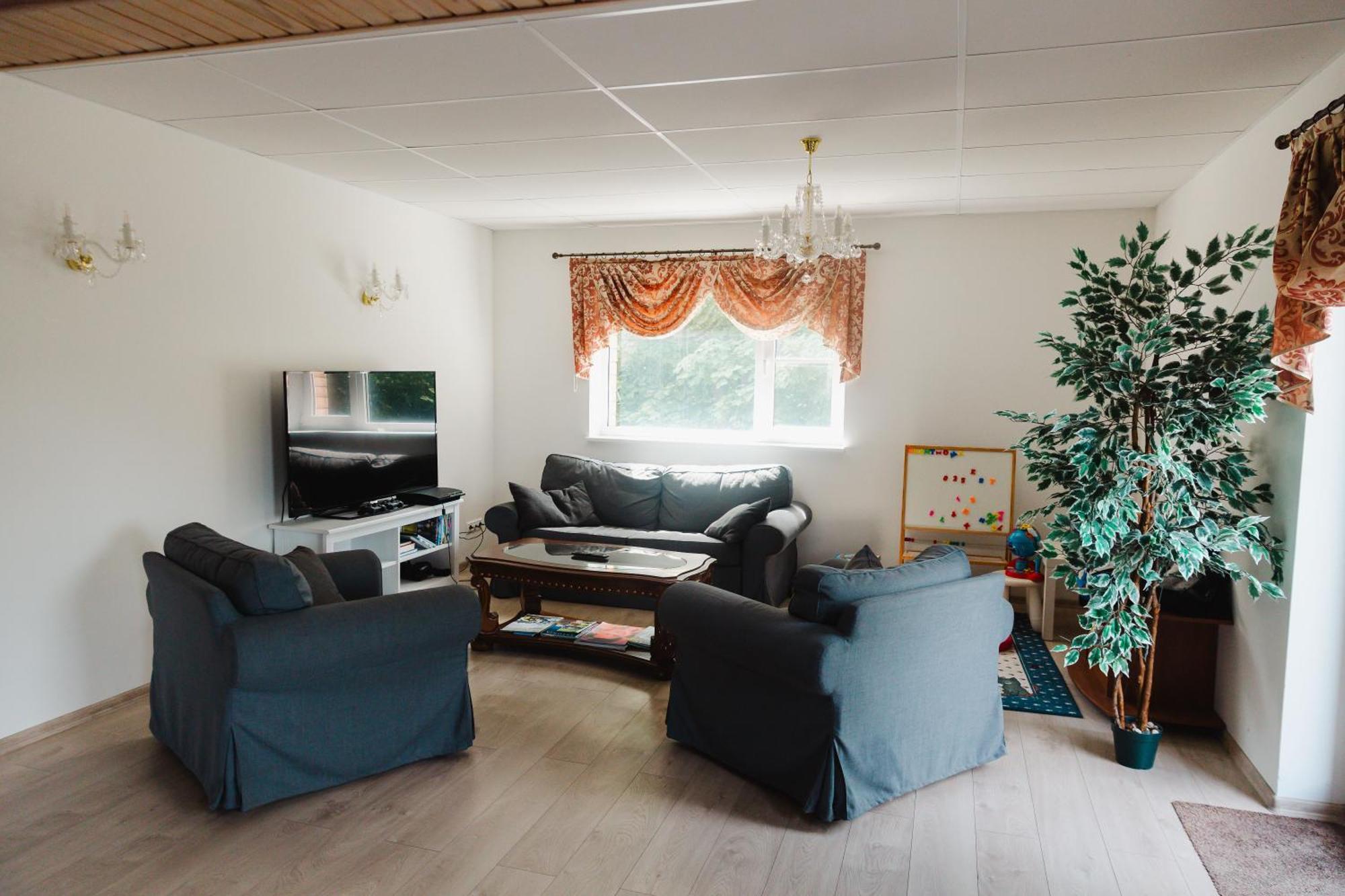Konrad Family Guesthouse Kuressaare Buitenkant foto