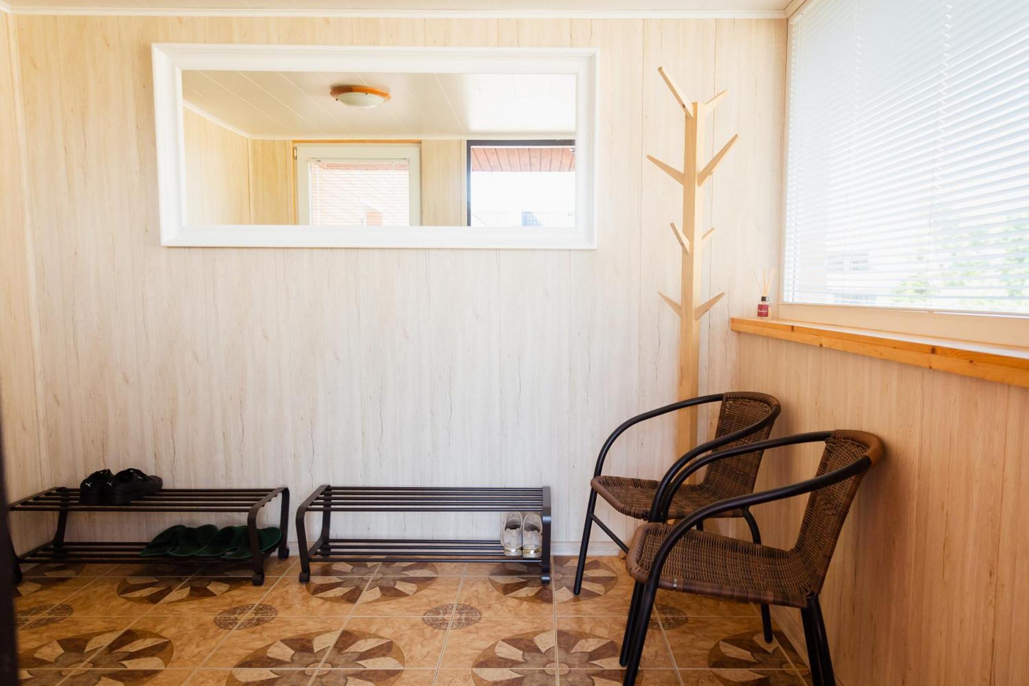 Konrad Family Guesthouse Kuressaare Buitenkant foto