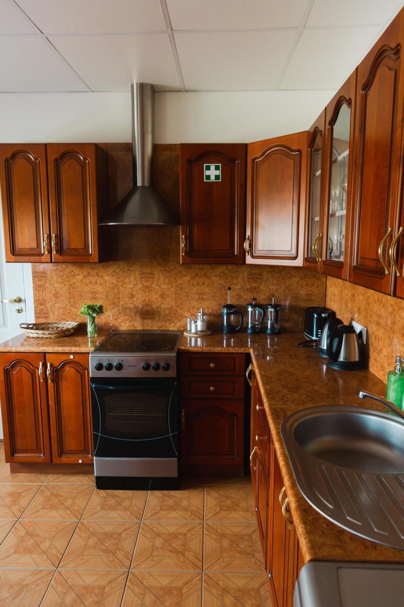 Konrad Family Guesthouse Kuressaare Buitenkant foto