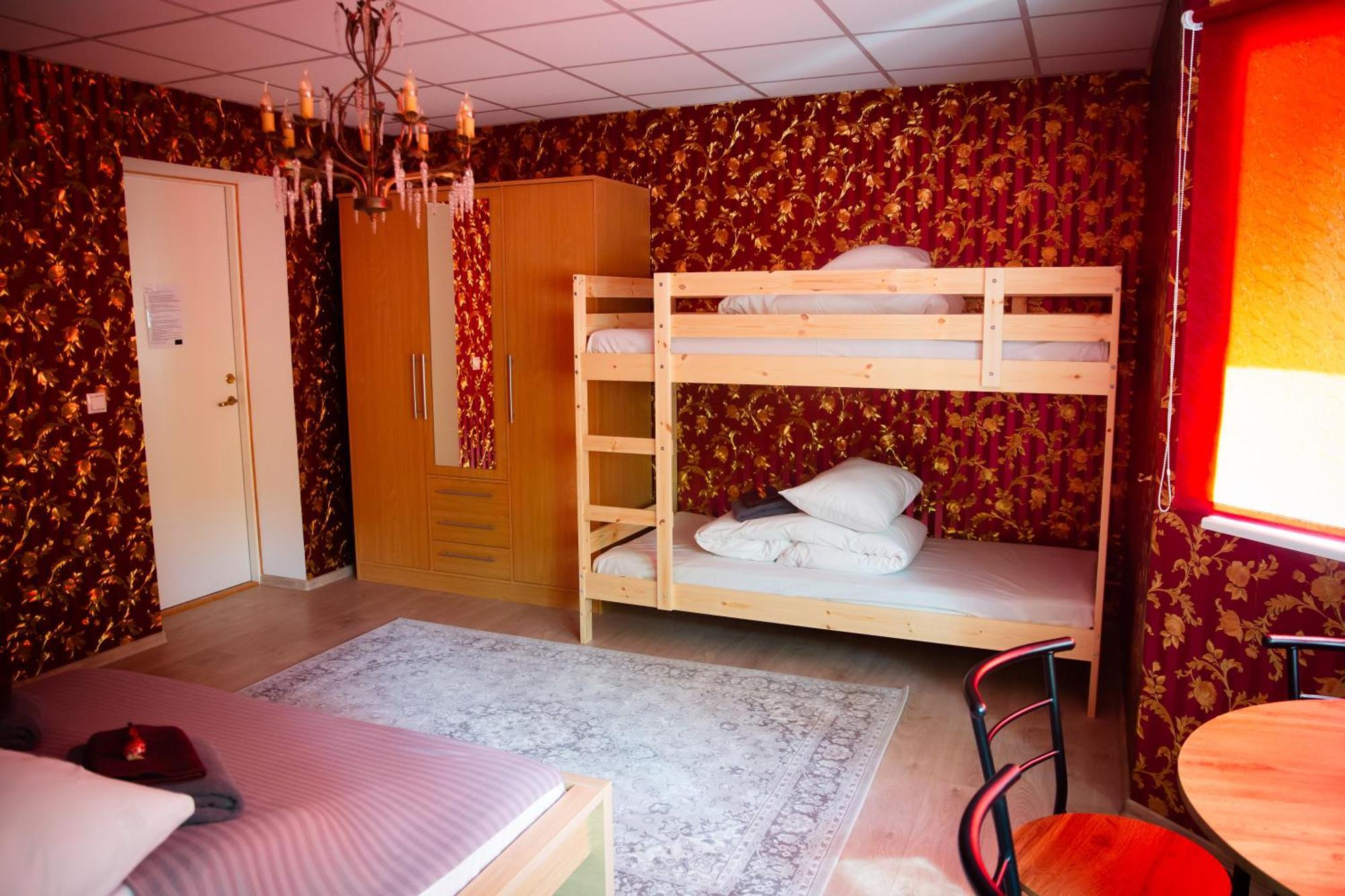 Konrad Family Guesthouse Kuressaare Buitenkant foto