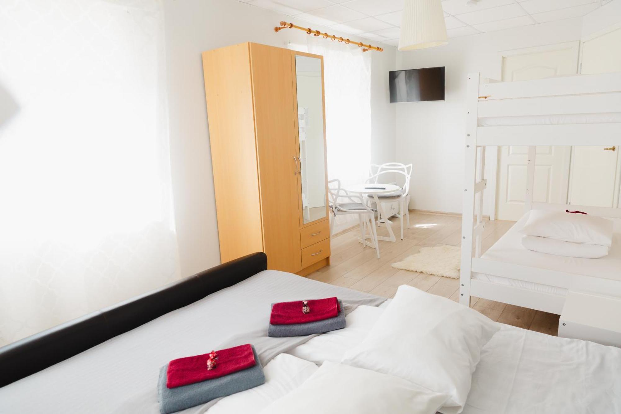 Konrad Family Guesthouse Kuressaare Buitenkant foto